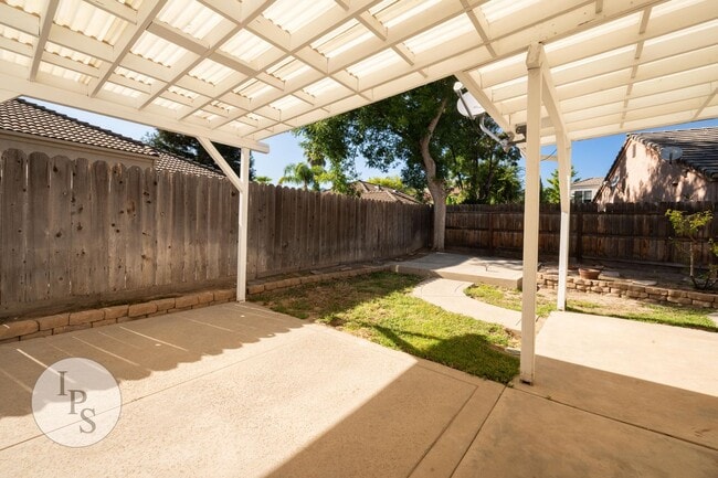 Building Photo - Gated Fresno NW Home, 3BR/2BA, in CUSD - L...