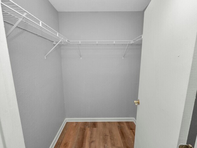 Building Photo - 2912 E Columbus Dr