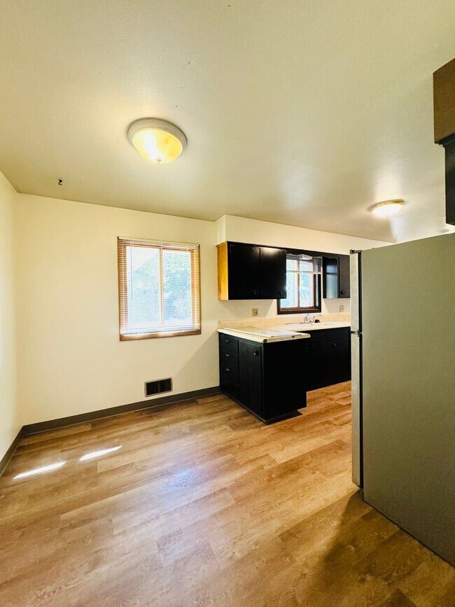 Building Photo - Spacious 4 bedroom 2 bath Ranch Style House In Fort Collins