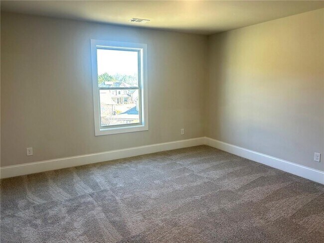 Building Photo - 4265 Oak Dr