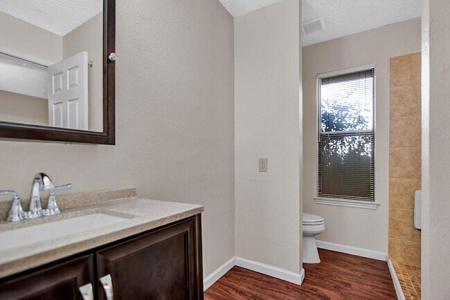 Building Photo - 1101 Cresswell Dr
