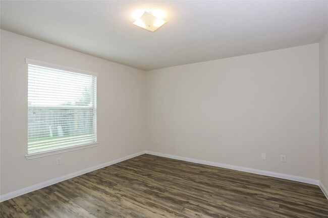 Building Photo - 14466 Platzer Dr