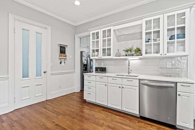 Building Photo - 65 Church St