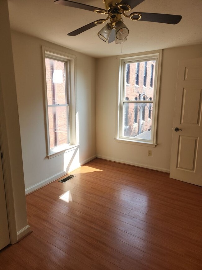 Building Photo - 2 bedroom