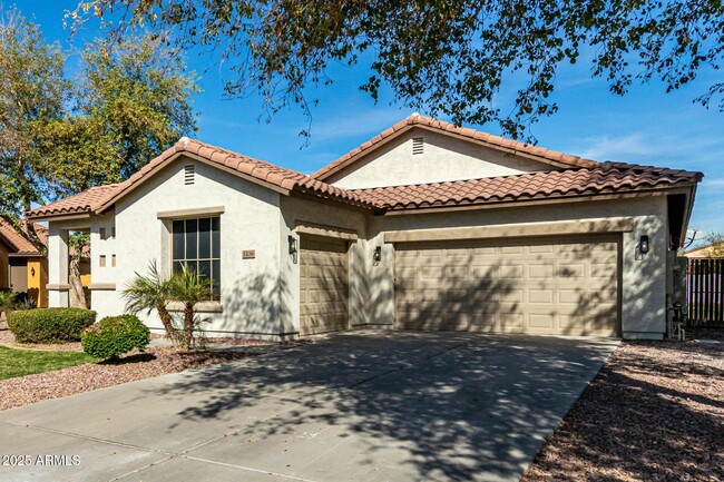 Primary Photo - 1236 E Nightingale Ln