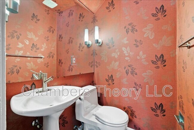 Building Photo - 2355 Ashmead Pl NW