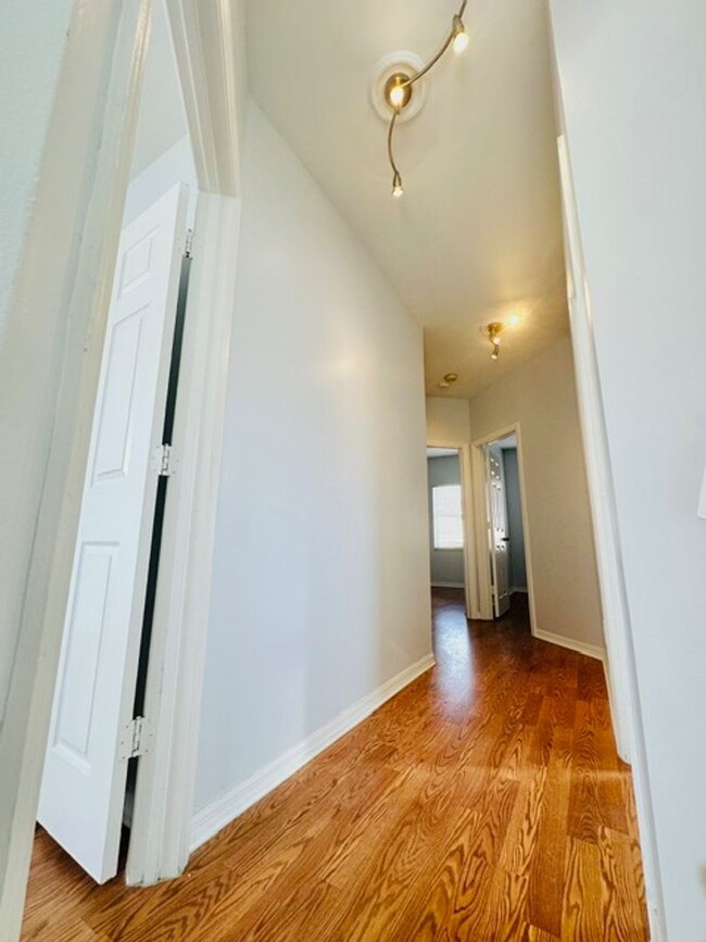 Building Photo - Beautiful Townhouse in Weston