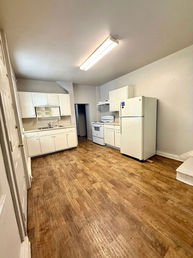 Building Photo - 242 S Queen St