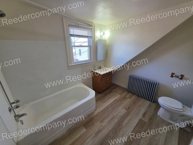 Building Photo - 3915 Catalpa St