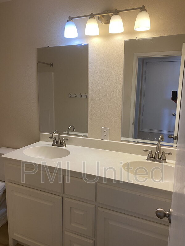 Building Photo - 3805 Oceanview Dr