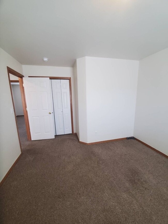 Building Photo - 1306 S Skyline Dr