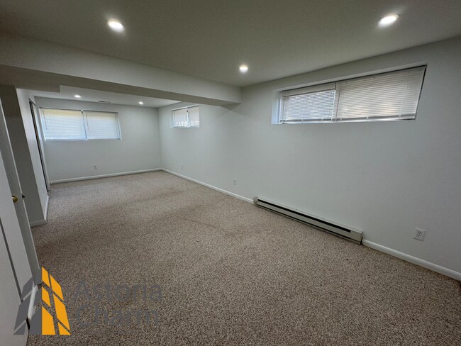 Building Photo - Spacious 5 Bedroom 3 Bath + Den Single Family Detached Home