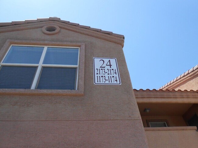 Building Photo - Spacious 2nd Floor Condo in Gated Community in West