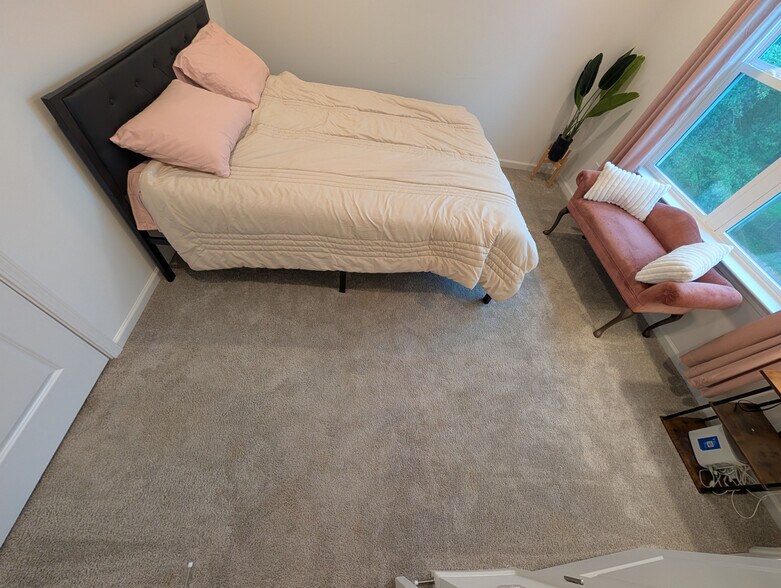 Building Photo - Room in Townhome on Sullins Rd