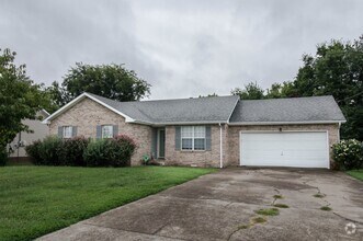 Building Photo - Pet Friendly Three Bedroom!