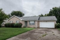 Building Photo - Pet Friendly Three Bedroom!