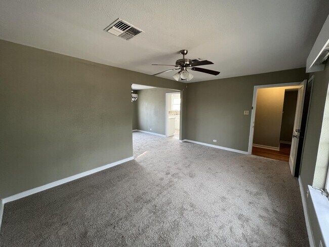 Building Photo - 430 Bryn Mawr Dr