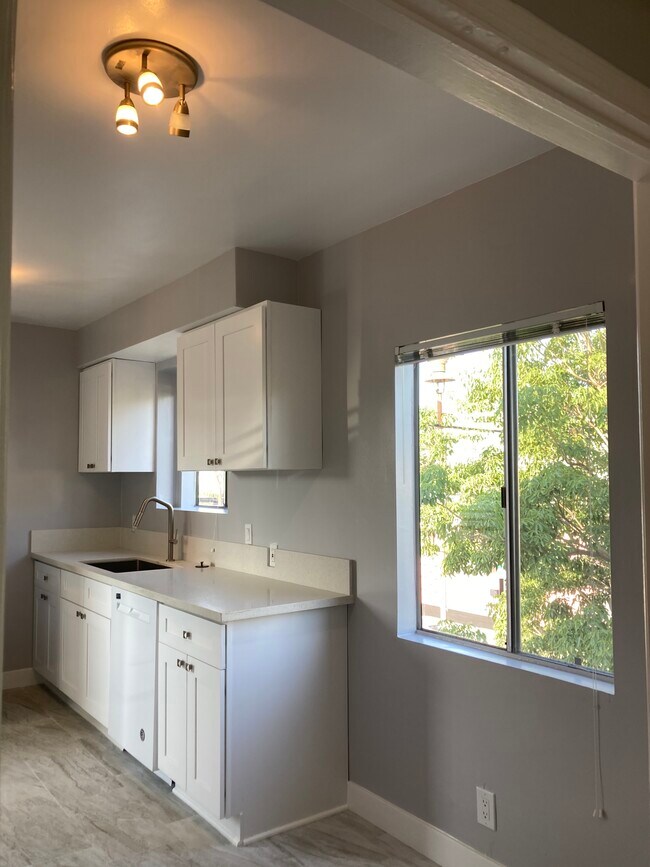 Building Photo - 314 N Ogden Dr