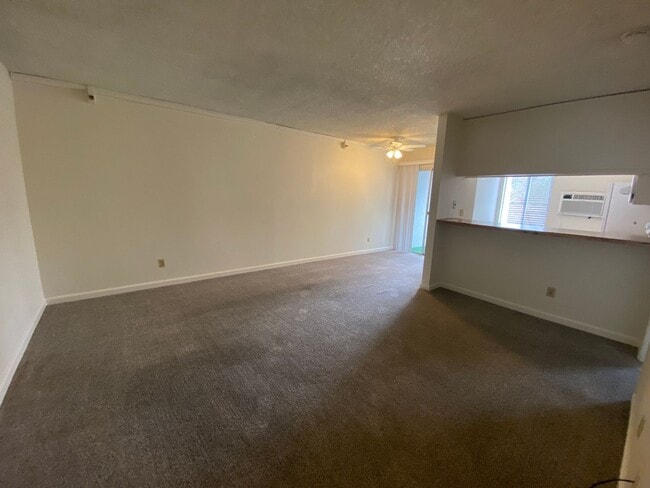Building Photo - 7506 Parkway Dr