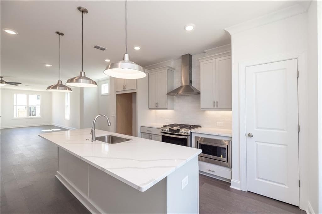 Building Photo - 530 Healy Dr