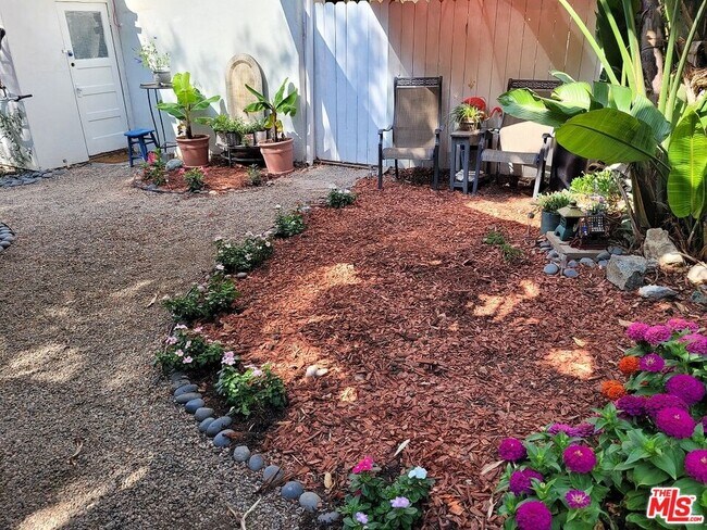 Building Photo - 8605 Rugby Dr