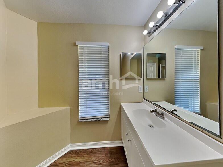 Building Photo - 160 Andalusia Ave NW