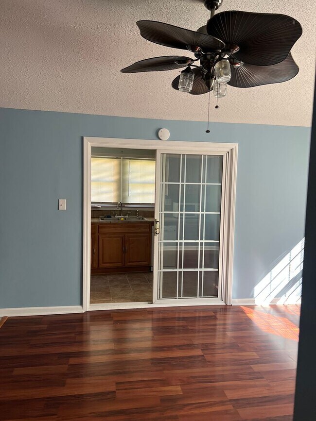 Building Photo - 1 Bedroom Apartment For Rent