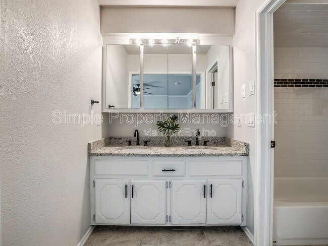 Building Photo - 2320 Yellowstone Dr
