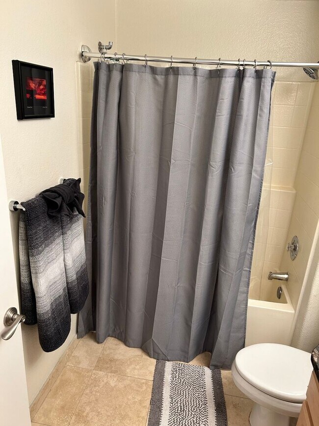 Building Photo - Bright & airy fully furnished condo at the...