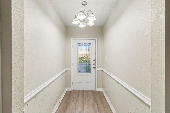 Building Photo - 4900 Ridgeline Dr