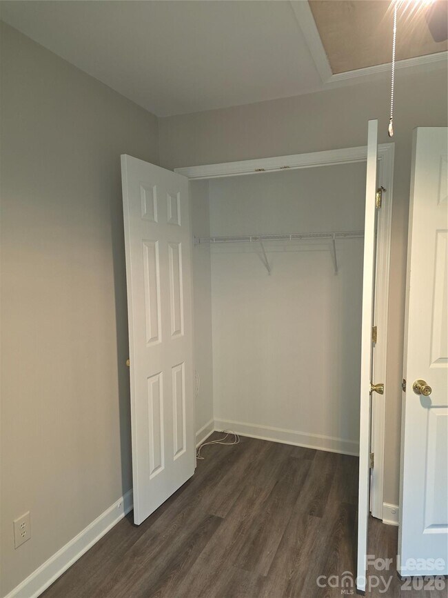 Building Photo - 935 Woodington Ln