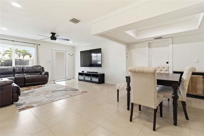 Building Photo - 5616 NW 48th Way