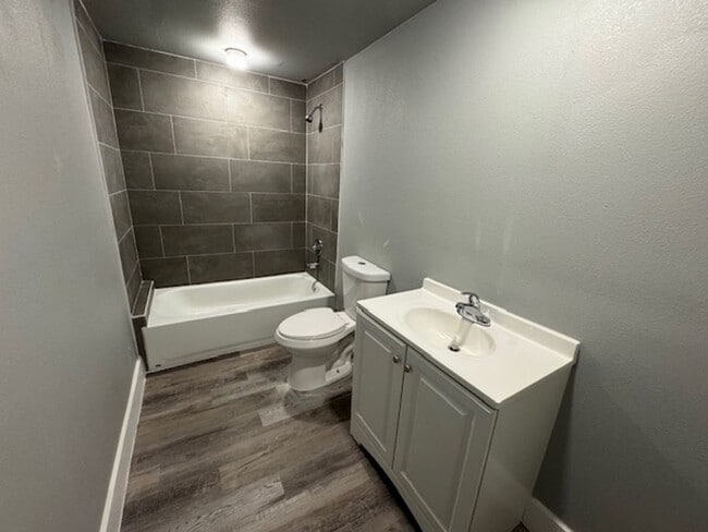 Building Photo - Move in June 10th 2025!! Beautiful  3 bedr...