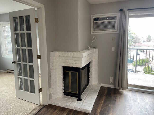 Building Photo - 2160 Ridge Dr