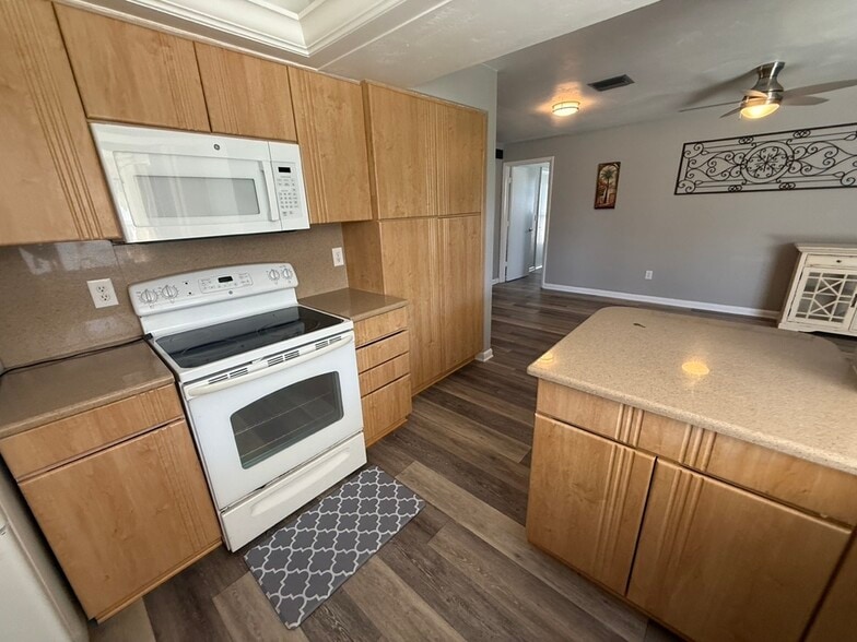 Building Photo - 381 Ortega Ln