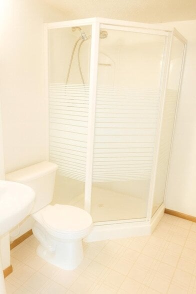 Building Photo - 9 Heights Rd NE