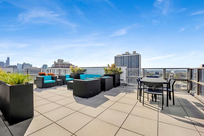 Building Photo - 1555 N Dearborn Pkwy