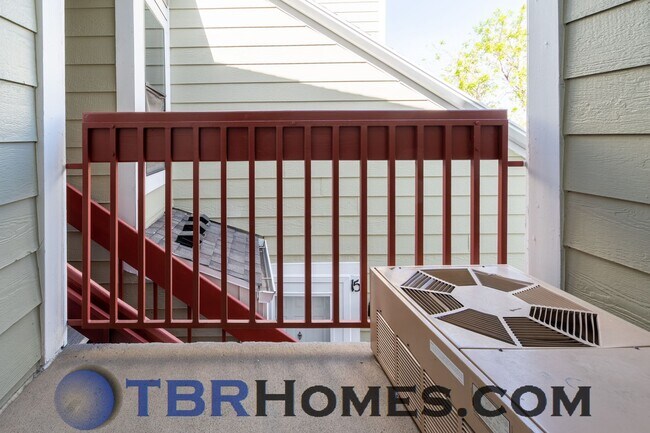 Building Photo - 920 S Dawson Way