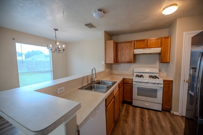 Building Photo - 822 Richview Dr