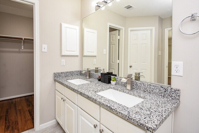 Building Photo - 5011 Ivy Fair Way