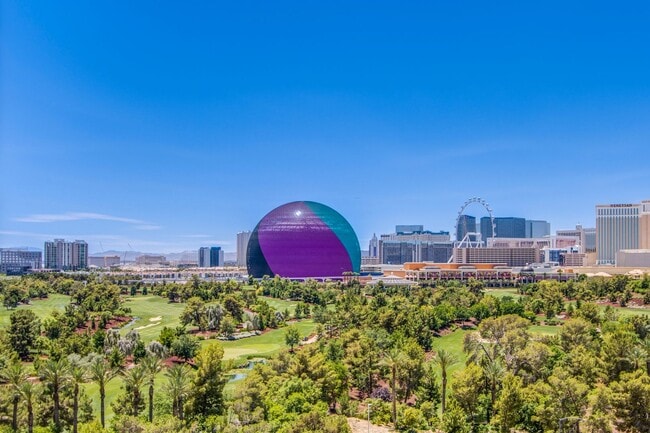 Building Photo - Absolutely stunning high rise loft at Metr...