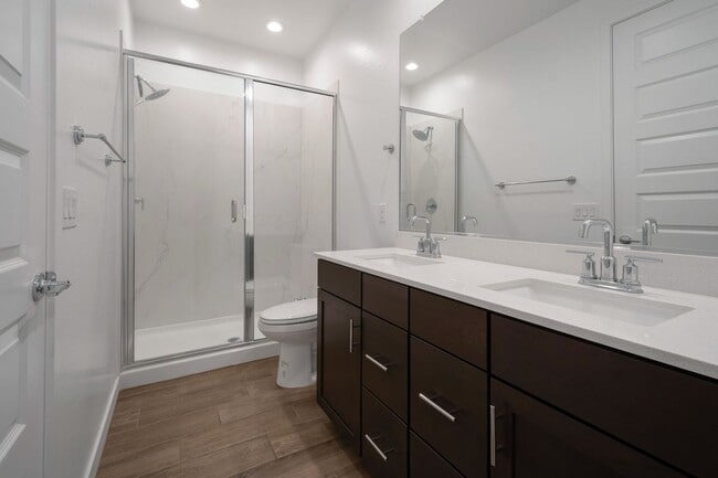 Building Photo - Like Brand New Luxurious Modern 3 Bedroom 2 Bath Townhome in Warner Meadow – Rare Rental Opportun...