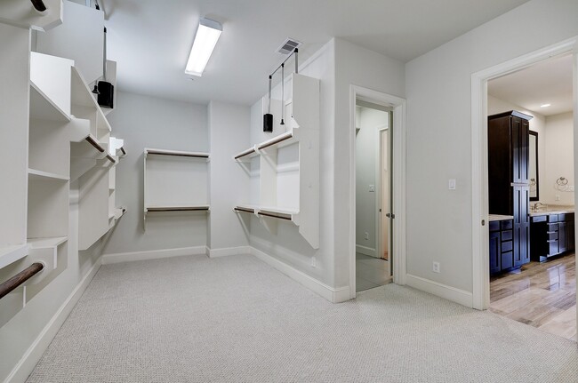 Building Photo - 1110 Thompson St