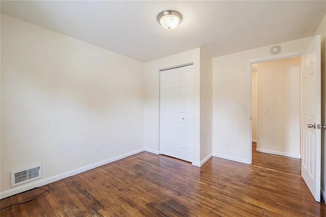 Building Photo - 290 Fetzner Rd