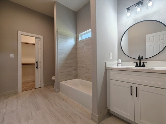 Building Photo - 4124 Vaughn St