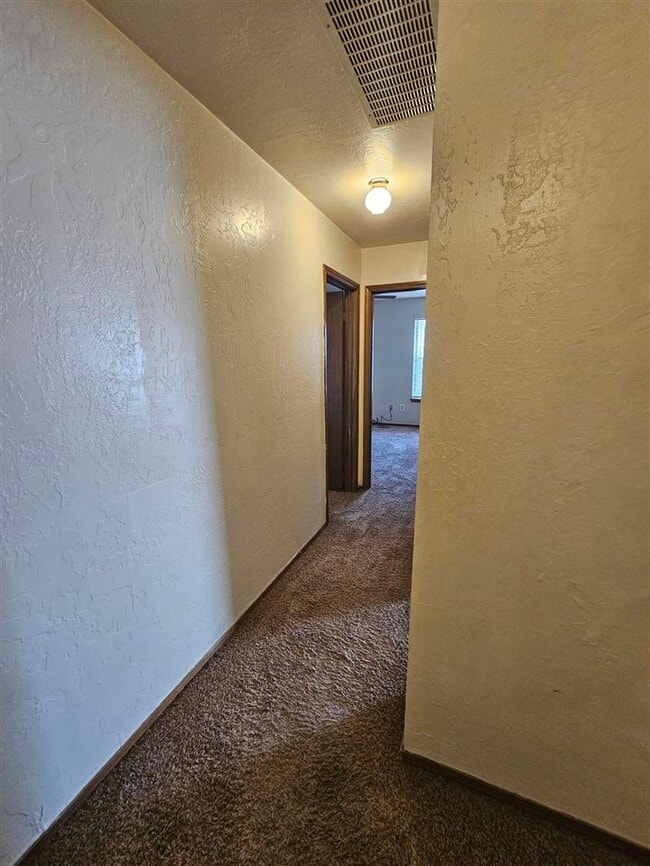 Building Photo - 4023 NW Ozmun Ave