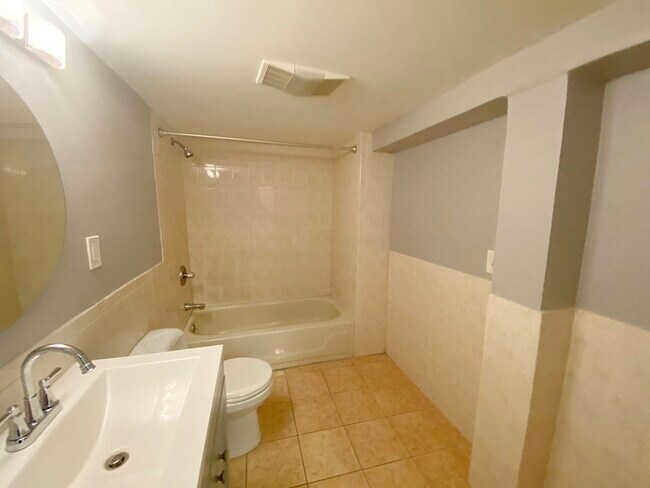 Building Photo - 444 Sumner St