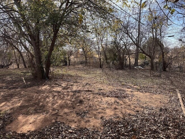 Building Photo - 1813 Westcliff Dr