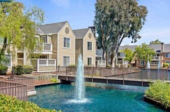 Building Photo - 210 Reflections Dr