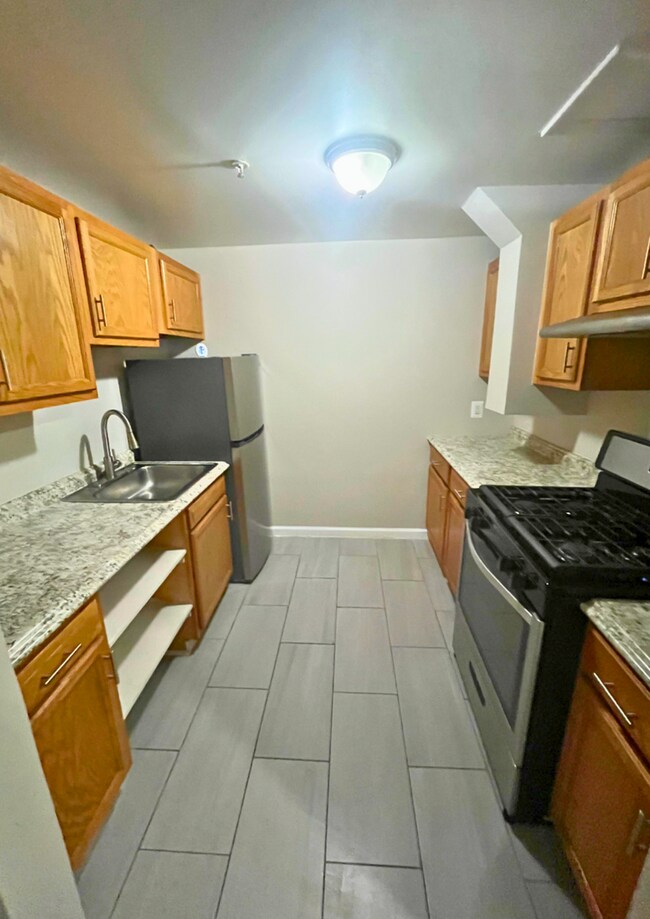 Building Photo - Spacious 1-Bedroom Apartment in Southeast ...